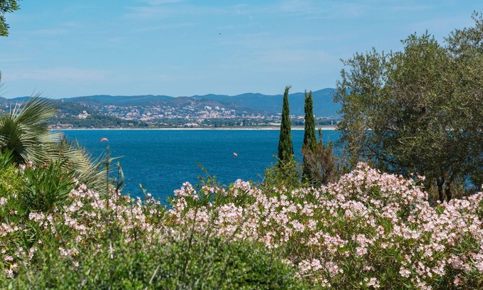 Giens Casa | Villa sea view Giens peninsula, pool, 4bed, 4bath, wifi, ideal for 2 families