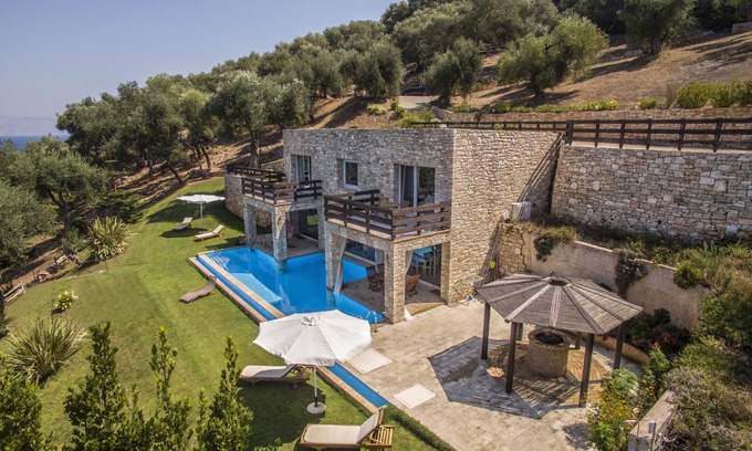 Agios Spyridon Corfu Villa | Villa de ensueño junto al mar con piscina climatizada