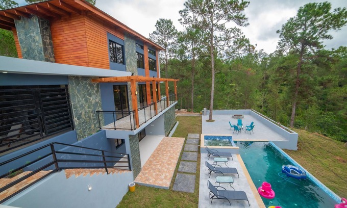 Constanza Villa | Villa segura vicente