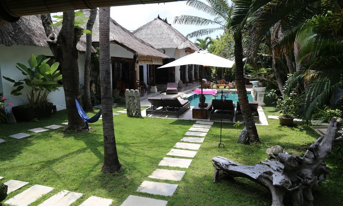 Dyanapura Casa | Villa Seminyak Bali cerca del mar con mayordomo y servicio de limpieza