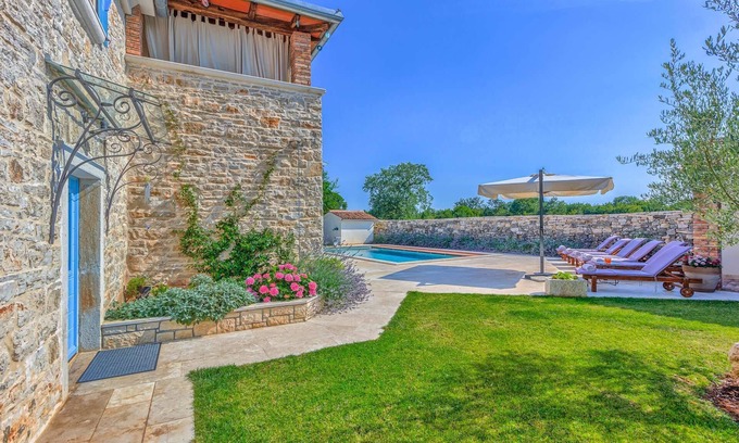 Krmed Villa | Villa Sensol - para diez personas con piscina, cerca de la playa