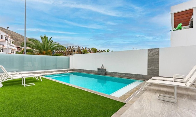 Los Cristianos Villa | Villa Seréna