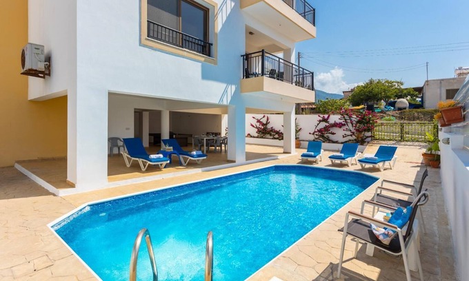 Pomos Villa | Villa Serena - Cinco Habitaciones Villa, Capacidad 12