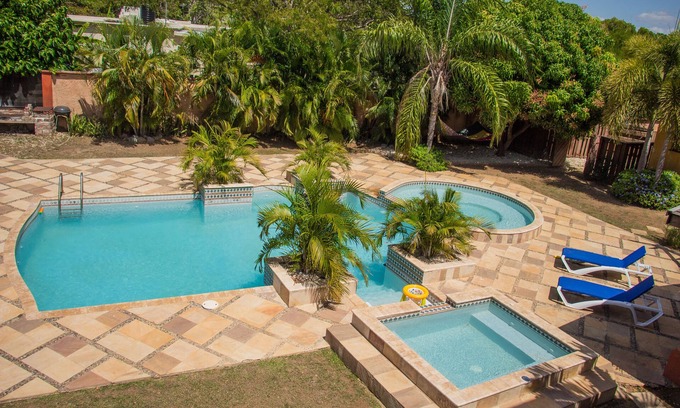 Black River Villa | Villa Serene Jewel of Black River 4 habitaciones 5 baños