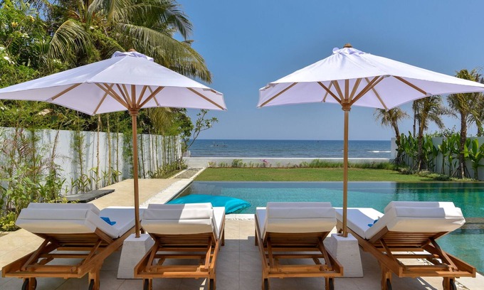 Lokapaksa Villa | VILLA SERENITY - PRIVADA, LUJOSA Y ABIERTA CONCEPTO VILLA FRENTE AL MAR