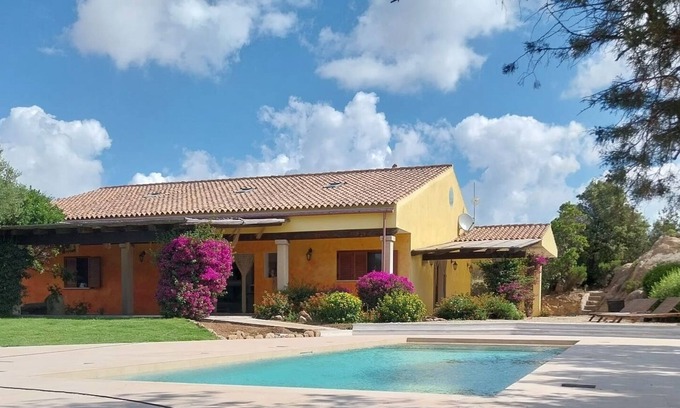 Arzachena Villa | Villa situada en el hermoso campo, a 5 minutos de fantásticas playas e islas