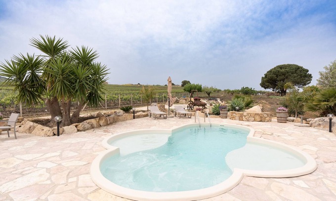 Buseto Palizzolo Villa | Villa 'Siciliana' con piscina privada, vistas a la montaña, Wi-Fi y aire acondicionado