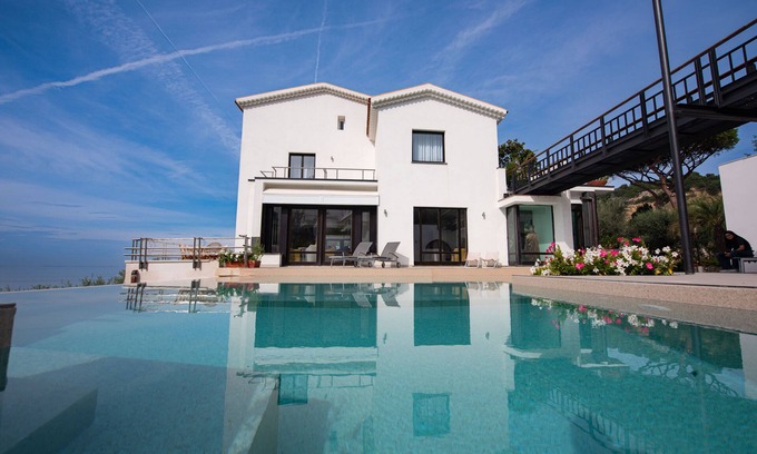 Massa Lubrense Villa | Mansión panorámica con largo jardín y piscina