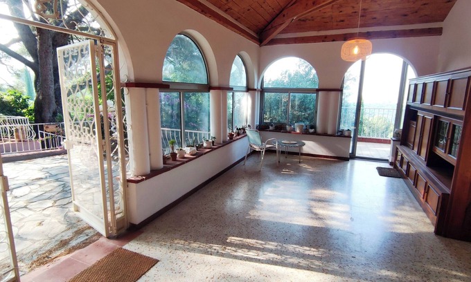 Le Revest-les-Eaux Casa | VILLA Sleeps up to 11, wooded area with panoramic view