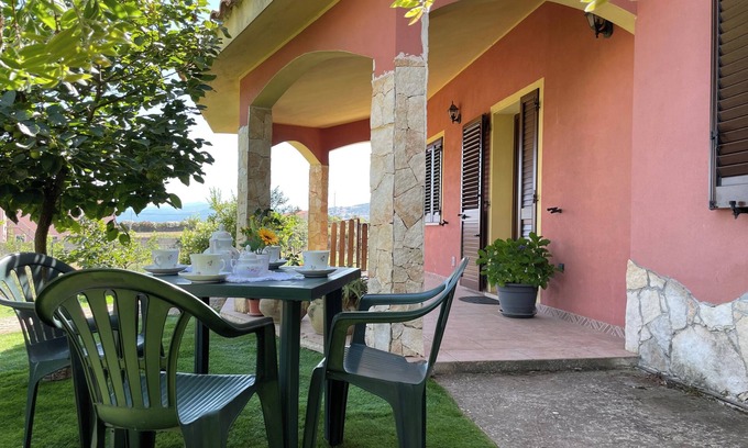 Erula Casa | Villa-Sleeps2-Parking-Garden-Balcony-Barbecue