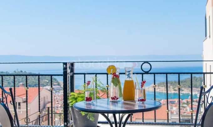Moca Apartamento | Villa Smaragd - bedroom Citrin with shared pool