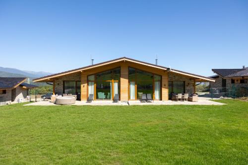 Razlog Villa | Villa Sofayla with Jacuzzi near the Pirin Golf Resort