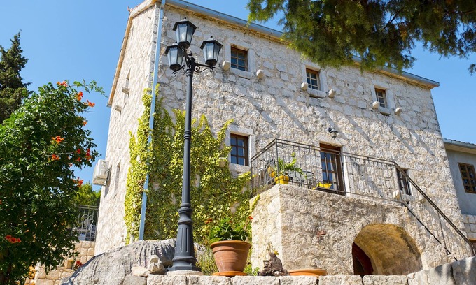 Bacina Villa | Villa Solar - Ethno Art Village Podcempres