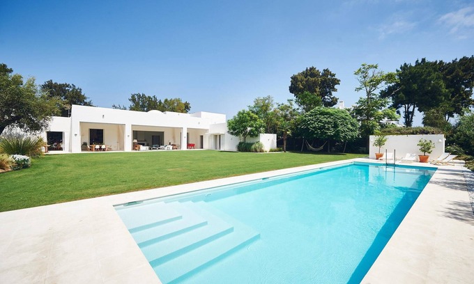 Sotogrande Villa | Villa Soto Reyes y reinas (completa del personal) www. villasotokingsandqueens. com