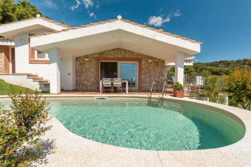 Castiadas Casa | Villa Stefanina - Vista mare e piscina privata vicina alla spiaggia di Cala Sinzias