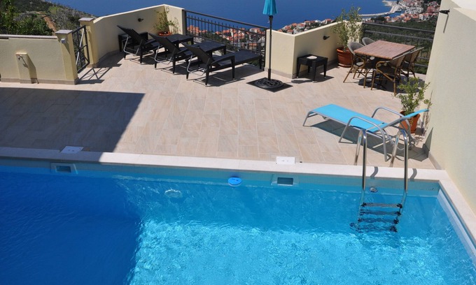 Podgora Villa | Villa con impresionantes vistas a la piscina, cancha de tenis, mini campo de golf, aire acondicionado completo
