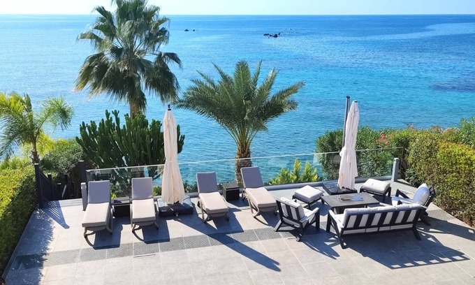 Pegeia Villa | Villa Sunrise, Coral Bay, primera línea, 4 dormitorios