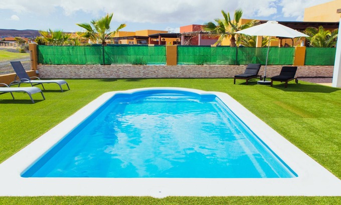 Costa de Antigua Villa | Villa Surprise Climaticed Pool, BBQ, Golf, Free Wifi,solar energy 100x100