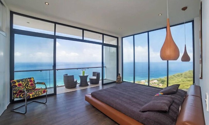 North End Villa | Espectacular casa moderna con vistas panorámicas de la bahía