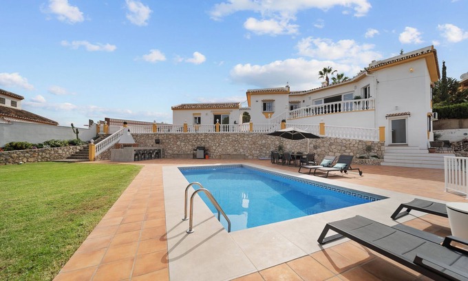 Benalmadena Costa Villa | Villa 'Susanna' con vistas al mar, Wi-Fi y aire acondicionado