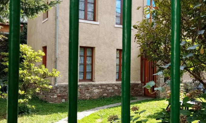 Bagneres-de-Luchon Villa | Villa Sylvie – Elegancia y Vista a la Montaña a 100m del Centro de Luchon