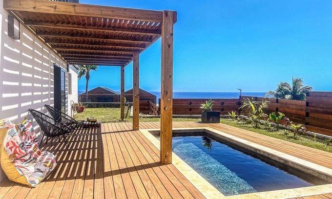 Grande Anse Apartamento | Villa T2 Grand Anse, Reunion Island with swimming pool close to activity centers