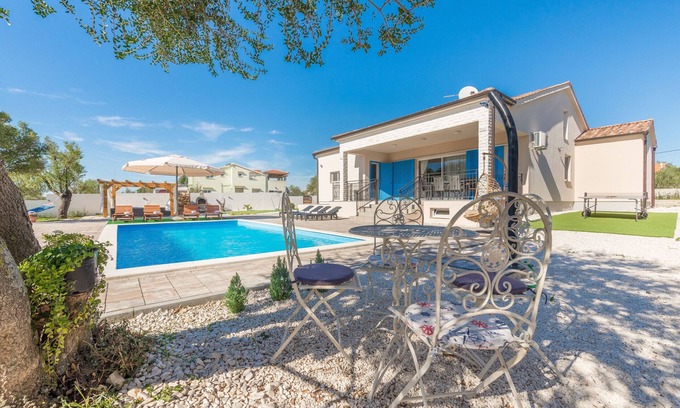 Tinj Villa | Villa Tara