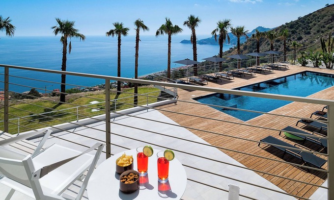 Letojanni Villa | Villa con piscina climatizada en Letojanni, Sicilia, Italia para 14 personas