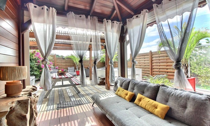 Vieux-Habitants Villa | Terdeba-Villa-Habitación con desagüe-Vista al Mar