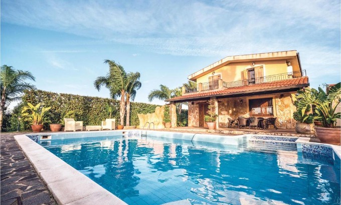 Torre Colonna-sperone Casa | Villa Tourig Beach