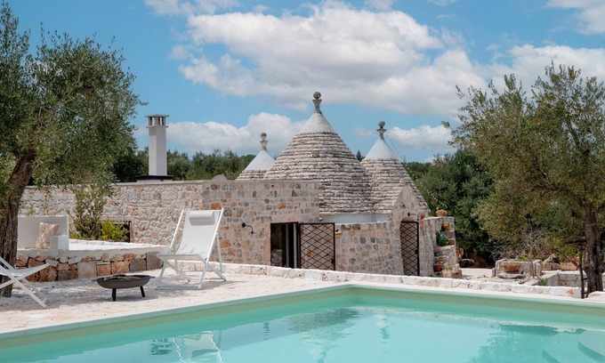 Castellana Grotte Casa | Villa 'Trulli Di Titti Countryhouse' con jardín privado, Wi-Fi y aire acondicionado
