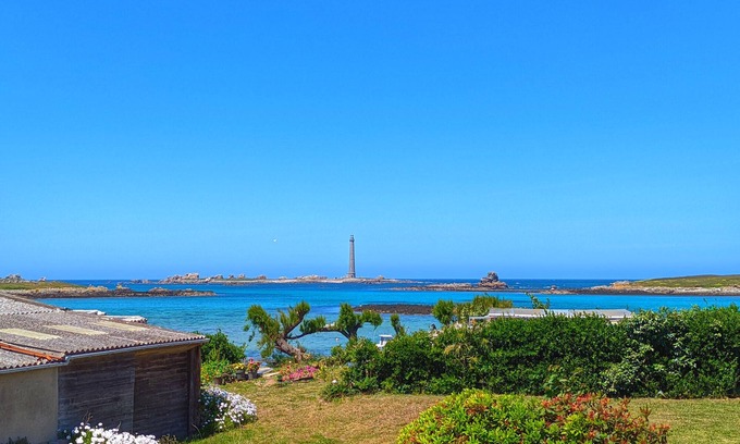 Plouguerneau Villa | La Villa Ty Mone - sea view and beach at 100m