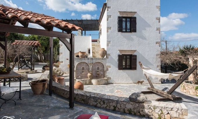 Sternes Villa | Villa Tzivaeri antigua mansión, gran patio privado, barbacoa, cerca del aeropuerto para 8+