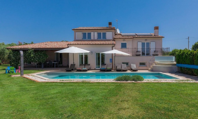 Liznjan Casa | Villa Vela by Interhome