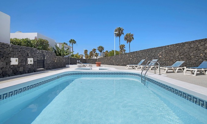 Los Pocillos Villa | Villa "Ventolera" con piscina, Wi-Fi rápido, jardín y terraza