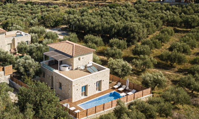 Asteri Villa | Villa Vera - villa de 3 dormitorios, 3 baños, con piscina climatizada y jacuzzi exterior