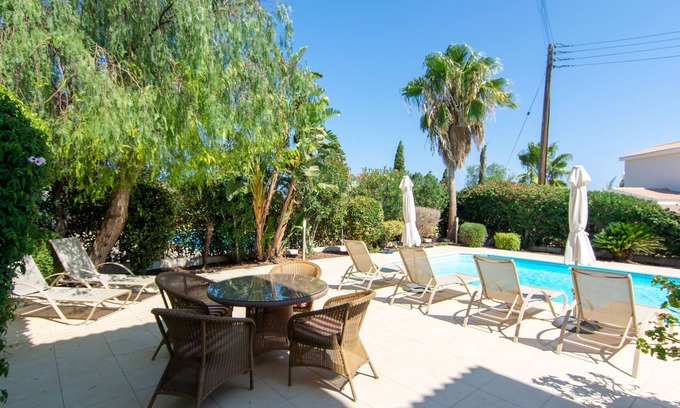 Latchi Cabaña | Villa Vera - a villa that sleeps 6 guests in 3 bedrooms