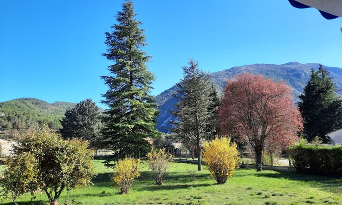 Castellane Casa | Villa Verdon Castellane Très Agréable Villa Spacieuse, Grand Jardin Arboré