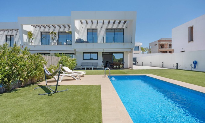 Puerto Real Casa | Villa "Via Augusta 62" con piscina privada, 2 terrazas privadas y Wi-Fi