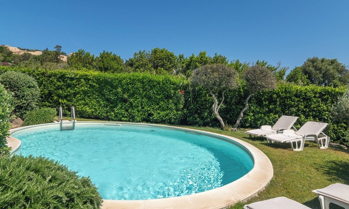 Punta Sardegna Villa | Villa 'Viola Con Piscina E Giardino' con vistas al mar, piscina privada y Wi-Fi