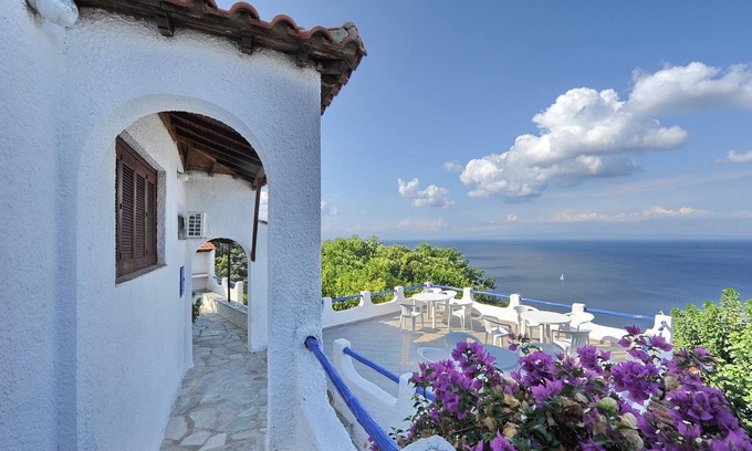 Xanthi Region Villa | Villa Viola. Vista privilegiada sobre el mar Egeo. Acceso al mar desde el parque privado.