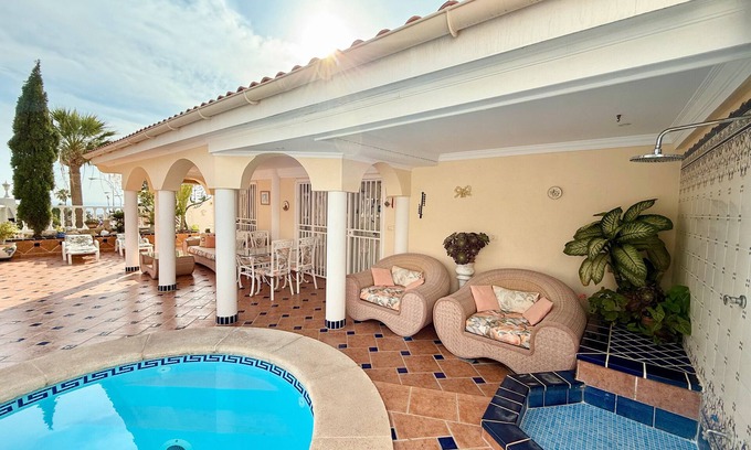 Callao Salvaje Villa | Villa Violetta cerca de la playa con piscina, jardín, A/C y Wi-Fi