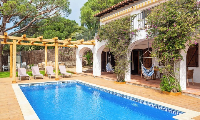 Lloret de Mar Villa | Villa 'Vista Bonita 5 Habitaciones' con vistas al mar, piscina privada y Wi-Fi