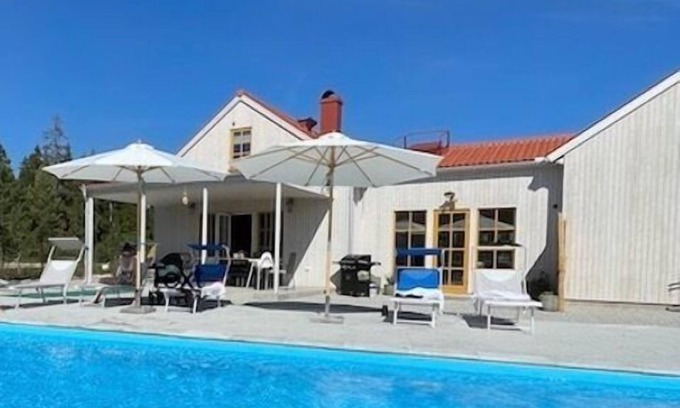 Slite Casa | Villa VitvikenB i Gotland, Pool
