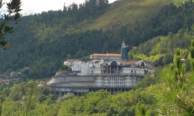 Terras de Bouro Villa | Villa 'Vivenda Romantica Geres' with Lake View, Private Terrace and Air Conditioning