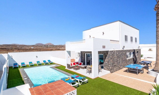 Puerto del Carmen Villa | Villa Volcan by Villa Plus
