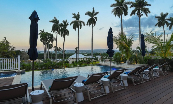 Reading Villa | Villa con piscina, jacuzzi, personal, comunidad cerrada, acceso a la playa