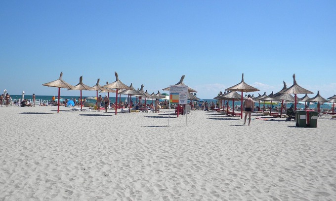 Mamaia-Sat Villa | Villa con 3 habitaciones, terraza y entrada privadas, acceso a piscinas, cerca del mar, Mamaia norte.