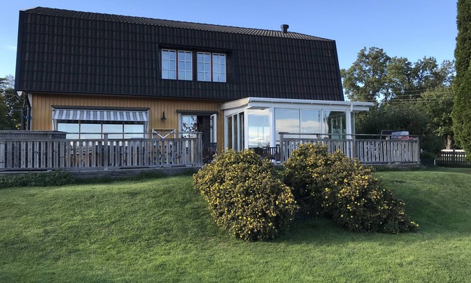 Ekero Casa | Villa con excelentes vistas y amplio césped. Gran solarium con piscina spa.