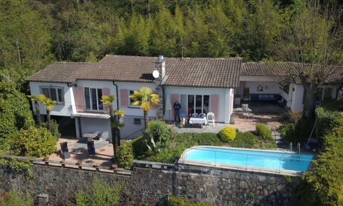 Morcote Casa | Villa con impresionantes vistas al lago de Lugano y las montañas que la rodean
